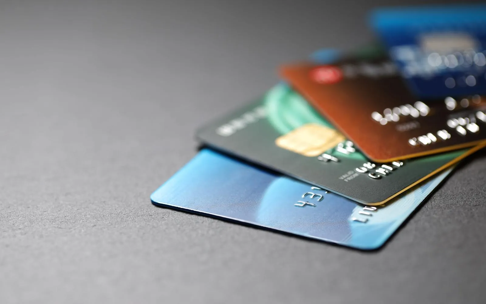 Hate Annual Fees? These Credit Cards Offer Benefits Without the Cost!