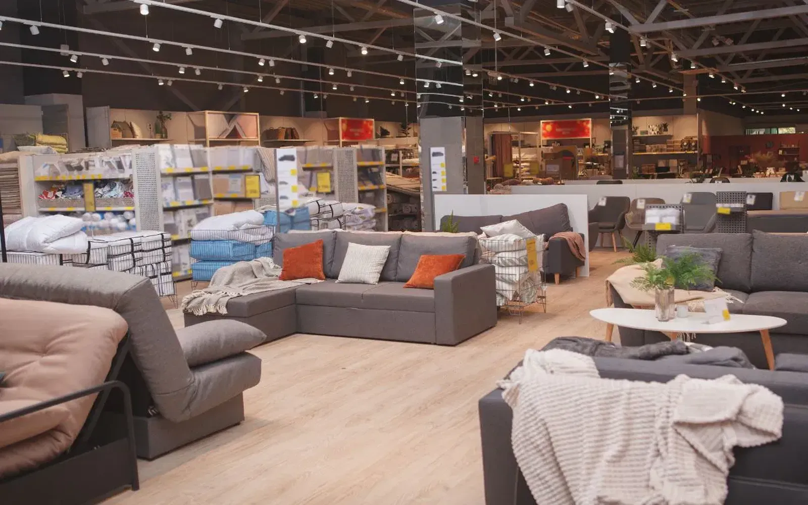 Locate the Best Online Furniture Stores for Affordable, Stylish Décor