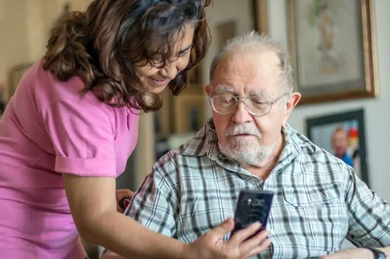 How to Get a Free Cell Phone for Seniors in 2025